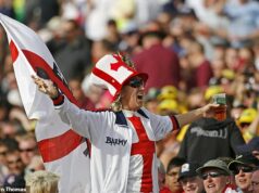 Barmy Army está se distanciando do ‘líder não oficial’ depois que ele anunciou a candidatura reformista Vic Flowers, que foi apontado como o líder não oficial do Exército Barmy, anunciou que se candidataria como candidato reformista do Reino Unido nas próximas eleições locais