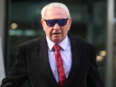 Barry Cable é considerado inocente de abusar sexualmente de uma criança de oito anos enquanto a esposa dormia Barry Cable é considerado inocente de abusar sexualmente de uma criança de oito anos enquanto a esposa dormia