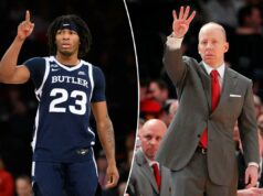 Basquete masculino da UCLA recebe compromisso de Azavier Robinson Um jogador de basquete vestindo uma camisa azul escura do Butler com o número 23 aponta o dedo indicador direito para cima.