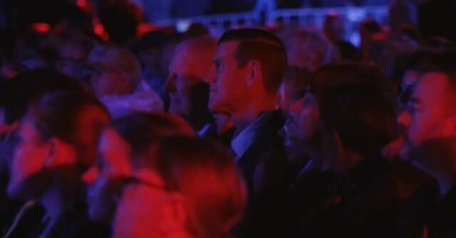 Ben Roberts-Smith participou do serviço religioso de Currumbin Gold Coast.