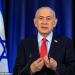 Benjamin Netanyahu declarou que a campanha contra o regime islâmico “não acabou” enquanto as conversações de paz EUA-Irão estão em curso no Paquistão
