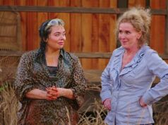 Beverley Callard, de I’m A Celebrity All Stars, desencadeia uma rivalidade explosiva com David Haye enquanto ela promete ‘quebrar’ o boxeador depois que ele a envia para o acampamento básico em uma dramática reviravolta no programa de lançamento Beverley Callard, de I'm A Celebrity All Stars, declarou furiosamente 'up yours' ao boxeador David Haye quando ele a enviou para o temido acampamento de Savannah Scrub