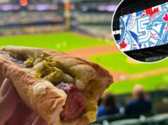 Blue Jays vende mais de 100.000 cachorros-quentes durante a noite promocional de 77 centavos O jumbotron é retratado durante um tour de mídia no Rogers Centre mostrando as mudanças feitas no estádio em comemoração ao 50º aniversário dos Blue Jays em Toronto.