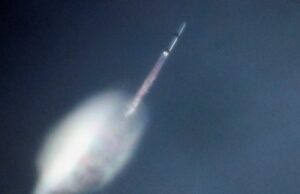 Blue Origin marca o primeiro pouso do foguete New Glenn reutilizado, aumentando a rivalidade com a SpaceX Yahoo news home