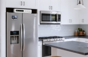 Bluetti acaba de lançar a estação de energia portátil FridgePower – pré-encomendas economizam pelo menos US$ 540 o bluetti frigoríficopower fica acima de uma geladeira