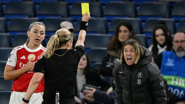 Bompastor, técnico do Chelsea, furioso com a chegada do Arsenal às semifinais da Liga dos Campeões feminina

