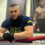 Humzah Khalid está lutando pela vida depois de ser baleado em um suposto ataque a gangues.