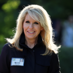 Breitbart News sediará evento político com a embaixadora Monica Crowley 'Celebrando a grandeza americana'