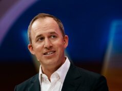 Bret Taylor’s Sierra compra Fragment, startup de IA apoiada por YC Co-CEO of Salesforce, Bret Taylor, speaks at the Vivatech show in Paris, France, June 15, 2022. (AP Photo/Thibault Camus)