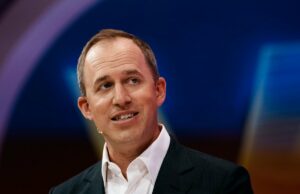 Bret Taylor’s Sierra compra Fragment, startup de IA apoiada por YC Co-CEO of Salesforce, Bret Taylor, speaks at the Vivatech show in Paris, France, June 15, 2022. (AP Photo/Thibault Camus)