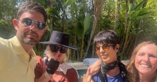 Britney Spears passa um tempo com Diane Warren e Molly Britney Spears está sóbria há 3 semanas e participa de reuniões de AA após recente prisão por DUI