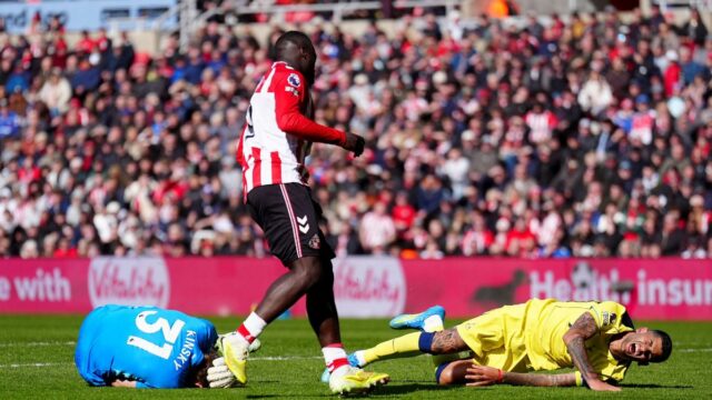 Brobbey, do Sunderland, merecia vermelho por falta sobre Romero, do Spurs, diz painel da Premier League
