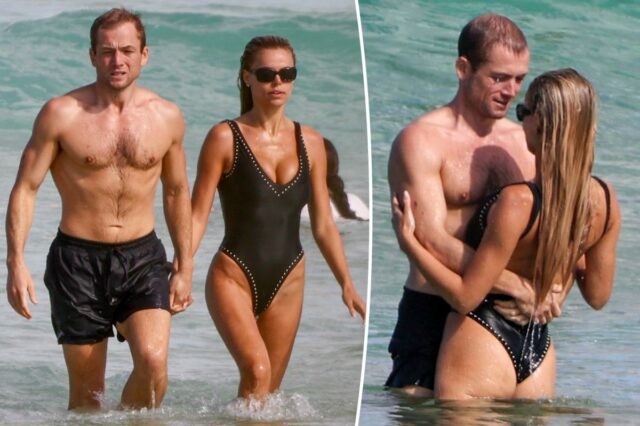 Brooks Nader e Taron Egerton dão um mergulho durante um encontro romântico na praia na Austrália
