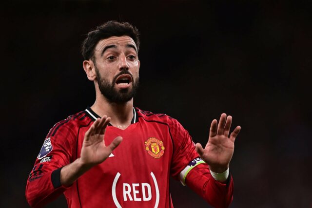 Bruno Fernandes iguala recorde de Robin van Persie e feitos de Cristiano Ronaldo na vitória do Manchester United

