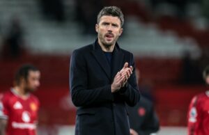 Bryan Robson diz que Michael Carrick só deveria conseguir o emprego permanente no Man Utd com uma condição Bryan Robson diz que Michael Carrick só deveria conseguir o emprego permanente no Man Utd com uma condição