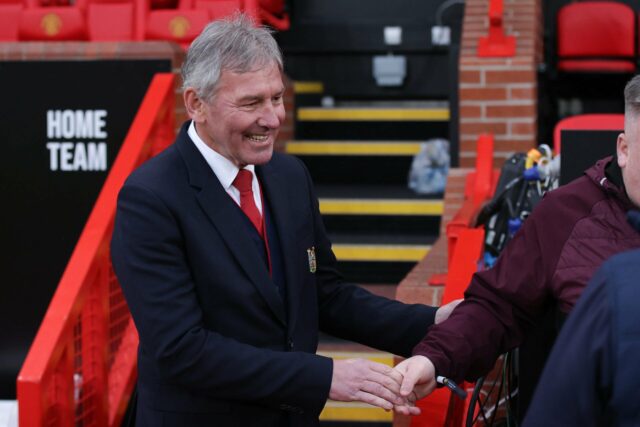 Bryan Robson diz que o Man Utd tem um jogador de 'classe' que o lembra Eric Cantona
