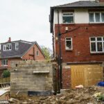 Ryan Ward, 37 anos, e sua esposa - que não quer ser identificada - esperavam transformar sua casa geminada de três quartos em sua 'casa para sempre'