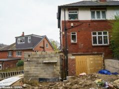 Builder transformou nossa casa em uma armadilha mortal sobre palafitas – deixando-nos £ 125.000 do bolso e depois desaparecendo Ryan Ward, 37 anos, e sua esposa - que não quer ser identificada - esperavam transformar sua casa geminada de três quartos em sua 'casa para sempre'