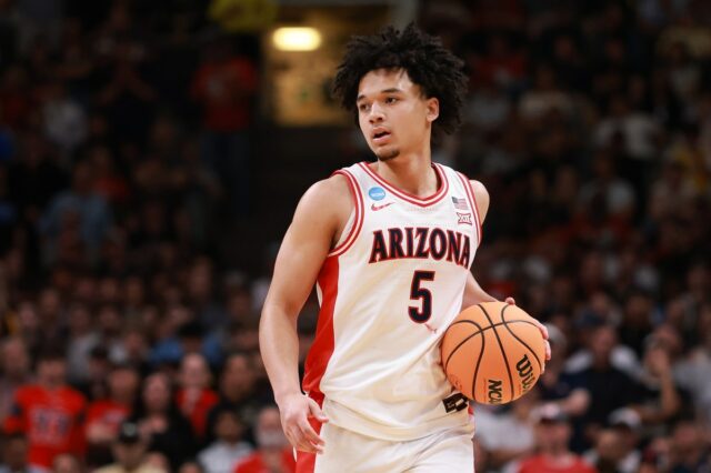 Brayden Burries #5 of the Arizona Wildcats