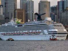 Busca em andamento após passageiro ‘saltar do navio de cruzeiro’ O Carnival Splendor navega na Austrália, Nova Zelândia e no Pacífico Sul.