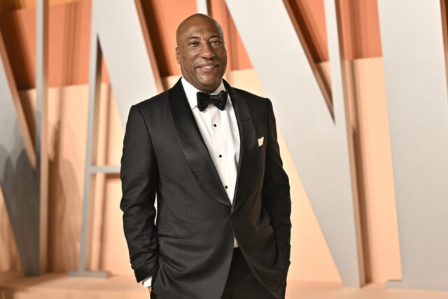 CBS transforma a madrugada em um festival de soneca Kamala Harris sendo entrevistada por Stephen Colbert