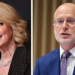 Donald Trump fala com Brendan Carr em 19 de novembro de 2024 em Brownsville, Texas. (Brandon Bell/Imagens Getty)