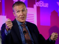 CEO da United Airlines apresentou parceria com a American Airlines em reunião com Trump, dizem fontes CEO da United Airlines apresentou parceria com a American Airlines em reunião com Trump, dizem fontes