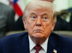 CEO da empresa de mídia de Trump devedora após perder bilhões Devin Nunes deixou o Congresso para dirigir a empresa de Donald Trump.