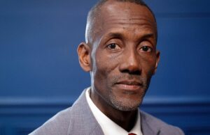 CNews da França sob investigação por discurso de ódio após comentários direcionados a prefeito negro CNews da França sob investigação por discurso de ódio após comentários direcionados a prefeito negro