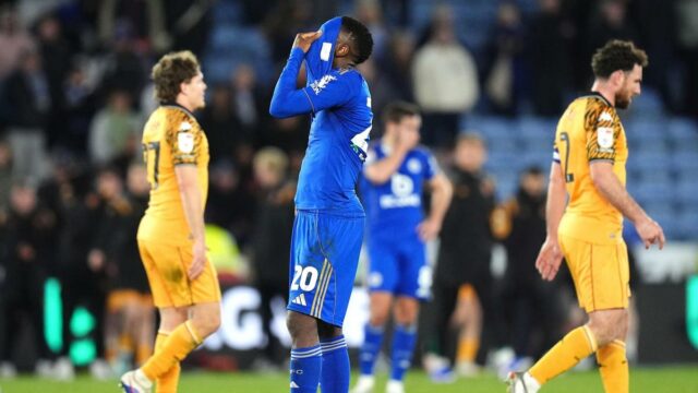 Campeão da Premier League em 2016, time da League One 10 anos depois, Leicester City cai para a terceira divisão
