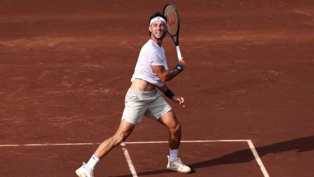 Campeonato masculino de quadra de saibro dos EUA - Tirante surpreende Shelton e prepara a semifinal contra Burruchaga
