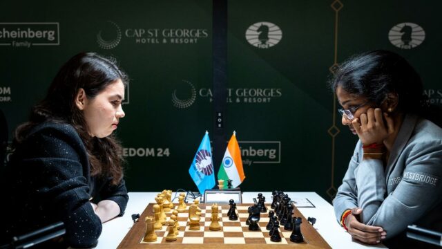 Candidatos FIDE 2026: R Vaishali capitaliza o erro de Goryachkina para ampliar a liderança na classificação, Divya segura Zhu com peças pretas
