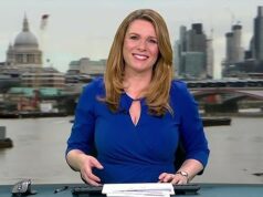 Caos enquanto o ITV News desaparece dramaticamente do ar, deixando os telespectadores perplexos enquanto a emissora emite um pedido de desculpas rastejante A ITV mergulhou no caos na segunda-feira, quando o canal desapareceu dramaticamente do ar, deixando os telespectadores perplexos