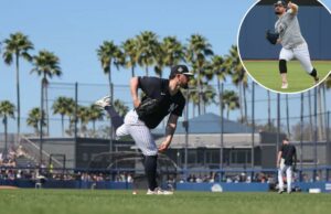 Carlos Rodon recebe notícias positivas sobre reabilitação de lesões após ‘pequeno obstáculo’ no impulso dos Yankees O arremessador do New York Yankees, Carlos Rodón #55, lança no campo externo.