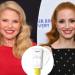 Supergoop! Protetor Solar Invisível com FPS 50, protetor solar de amplo espectro, resistente à água e ao suor, em tubo branco com tampa amarela, sobre fundo branco com mancha de produto branco.