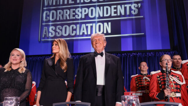 Cenas dramáticas enquanto Trump saía correndo da gala na Casa Branca
