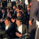 Centenas de judeus ultraortodoxos protestam contra o alistamento militar de Israel