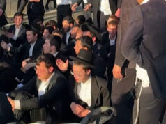Centenas de judeus ultraortodoxos protestam contra o alistamento militar de Israel Centenas de judeus ultraortodoxos protestam contra o alistamento militar de Israel