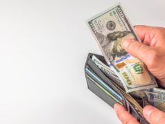 Centenas de milhares podem ser elegíveis para pagamento de US$ 1.500 sob nova lei Centenas de milhares podem ser elegíveis para pagamento de US$ 1.500 sob nova lei