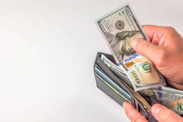 Centenas de milhares podem ser elegíveis para pagamento de US$ 1.500 sob nova lei
