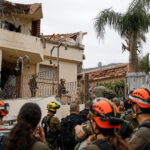 Centro de Israel atingido por uma das maiores barragens de mísseis do Irã em semanas