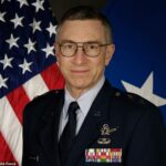 William Neil McCasland, 68, foi visto pela última vez por volta das 11h de sexta-feira, perto de Quail Run Court NE, em Albuquerque, disse o Gabinete do Xerife do Condado de Bernalillo.