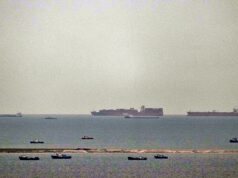 Chamado de socorro captura navio-tanque sob fogo, Irã fecha Ormuz prendendo milhares de marinheiros Chamado de socorro captura navio-tanque sob fogo, Irã fecha Ormuz prendendo milhares de marinheiros