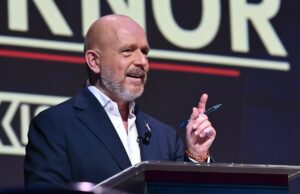 Chances dos democratas de perder para Steve Hilton na corrida para governador da Califórnia Chances dos democratas de perder para Steve Hilton na corrida para governador da Califórnia