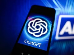 ChatGPT finalmente oferece plano Pro de US$ 100/mês In this photo illustration a Chat GPT logo is seen displayed on a smartphone with Artificial Intelligence (AI) logo in the background.