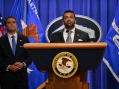 Chefe do FBI nega condenação por bebida e desonestidade Chefe do FBI nega condenação por bebida e desonestidade