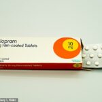 Pacotes de comprimidos revestidos por película de sertralina 100mg podem conter incorretamente blisters de citalopram 40mg, alertaram autoridades de saúde