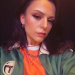 Cher Lloyd anuncia que seu pai, Darren, morreu enquanto ela compartilha suas mensagens de texto comoventes e diz: 'Nunca senti uma dor assim'