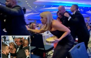 Cheryl Hines compartilha a evacuação angustiante do jantar de correspondentes na Casa Branca enquanto os tiros aumentam O secretário de Saúde, Robert F. Kennedy Jr. e sua esposa Cheryl Hines, e o vice-chefe de gabinete de política Stephen Miller e sua esposa Katie Miller são escoltados para fora da sala por agentes do Serviço Secreto, logo após a evacuação do presidente dos EUA, Donald Trump, depois que um homem abriu fogo com uma espingarda contra o pessoal de segurança do lado de fora da sala durante o jantar anual da Associação de Correspondentes da Casa Branca em 25 de abril de 2026