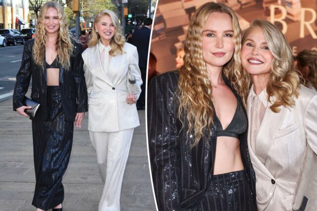 Christie Brinkley e sua filha sósia, Sailor Brinkley Cook, vestem Christie Brinkley e sua filha sósia, Sailor Brinkley Cook, vestem lantejoulas
